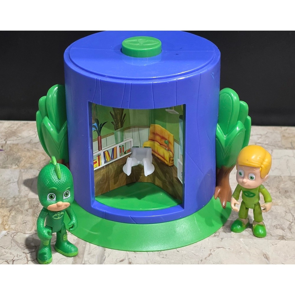PJ Masks Gekko Transforming Headquarters Playset with Greg & Gekko Figures